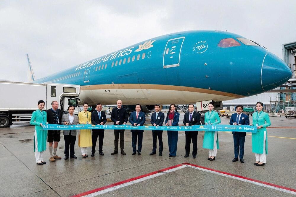 Vietnam Airlines hiện đã có tuyến bay thẳng từ Bắc Kinh đến Hà Nội và Thành phố Hồ Chí Minh